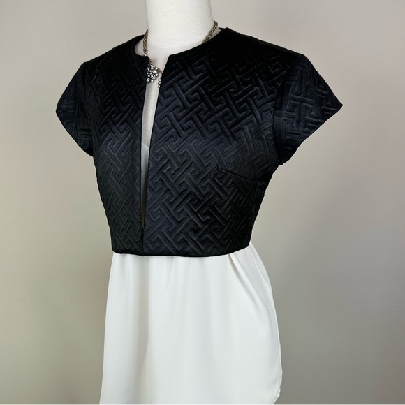 Natori Cropped Black Short Sleeves Embossed Quilted Bolero Jacket Size M - Picture 16 of 16